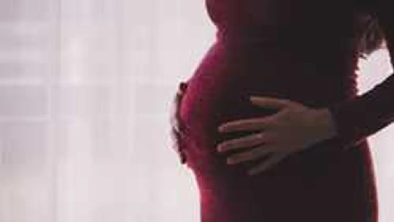 Elképedtek az utasok: megszégyenítették a terhes nőt a pesti buszon