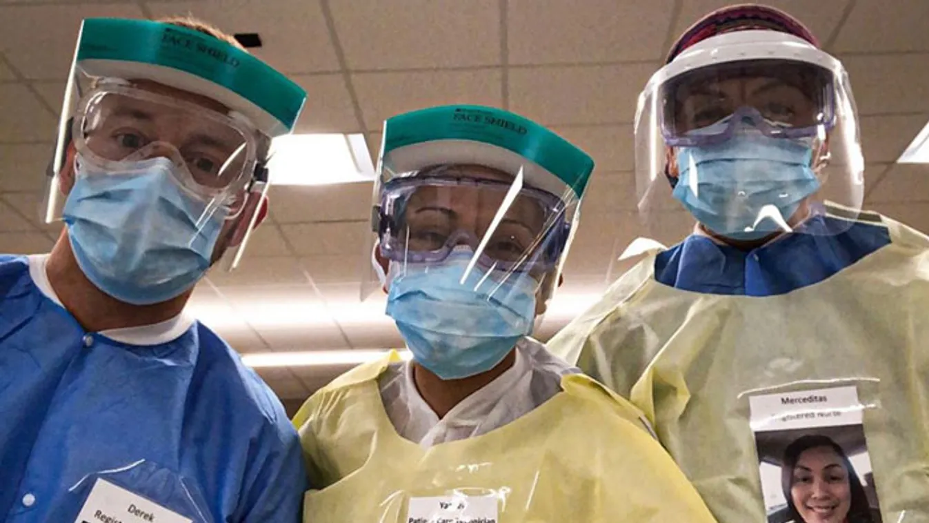 Mosolygós fotóikat ragasztják a védőruhákra az orvosok és ápolók