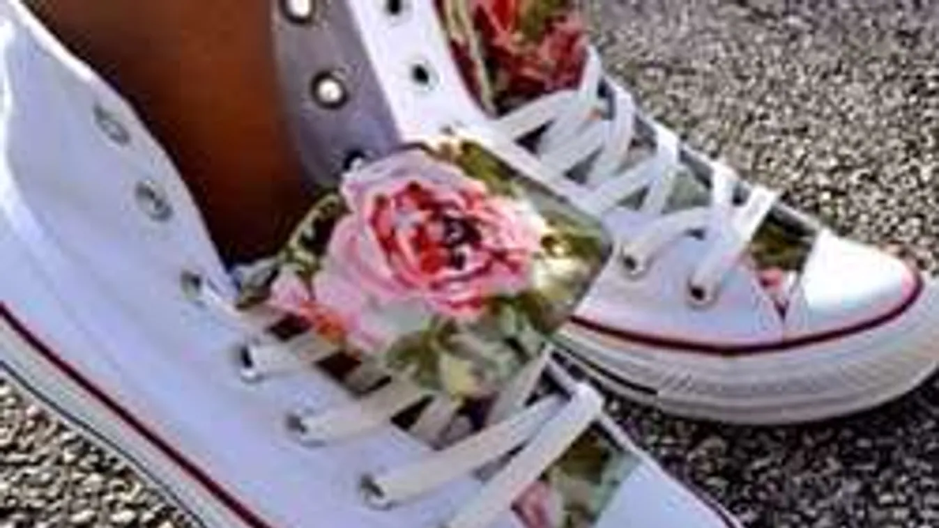 Varázsolj egyszerű tornacipőből vidám, trendi lábbelit