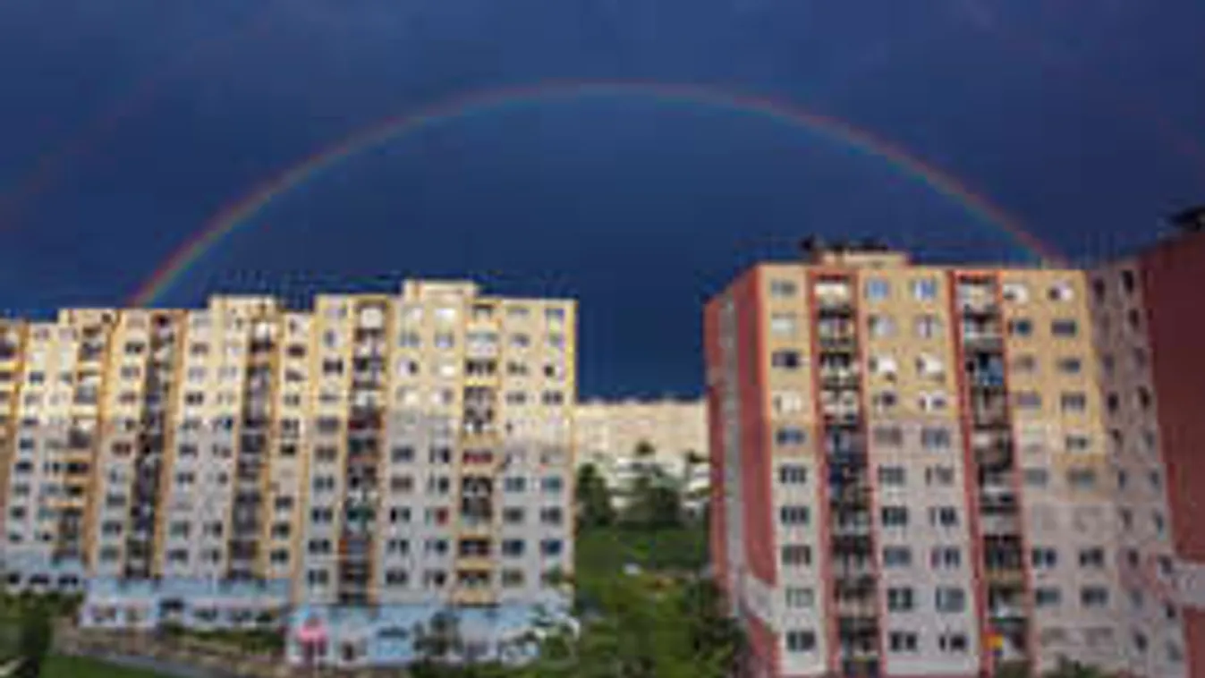 Elképesztő szivárvány a lakótelep felett! - Fotó!