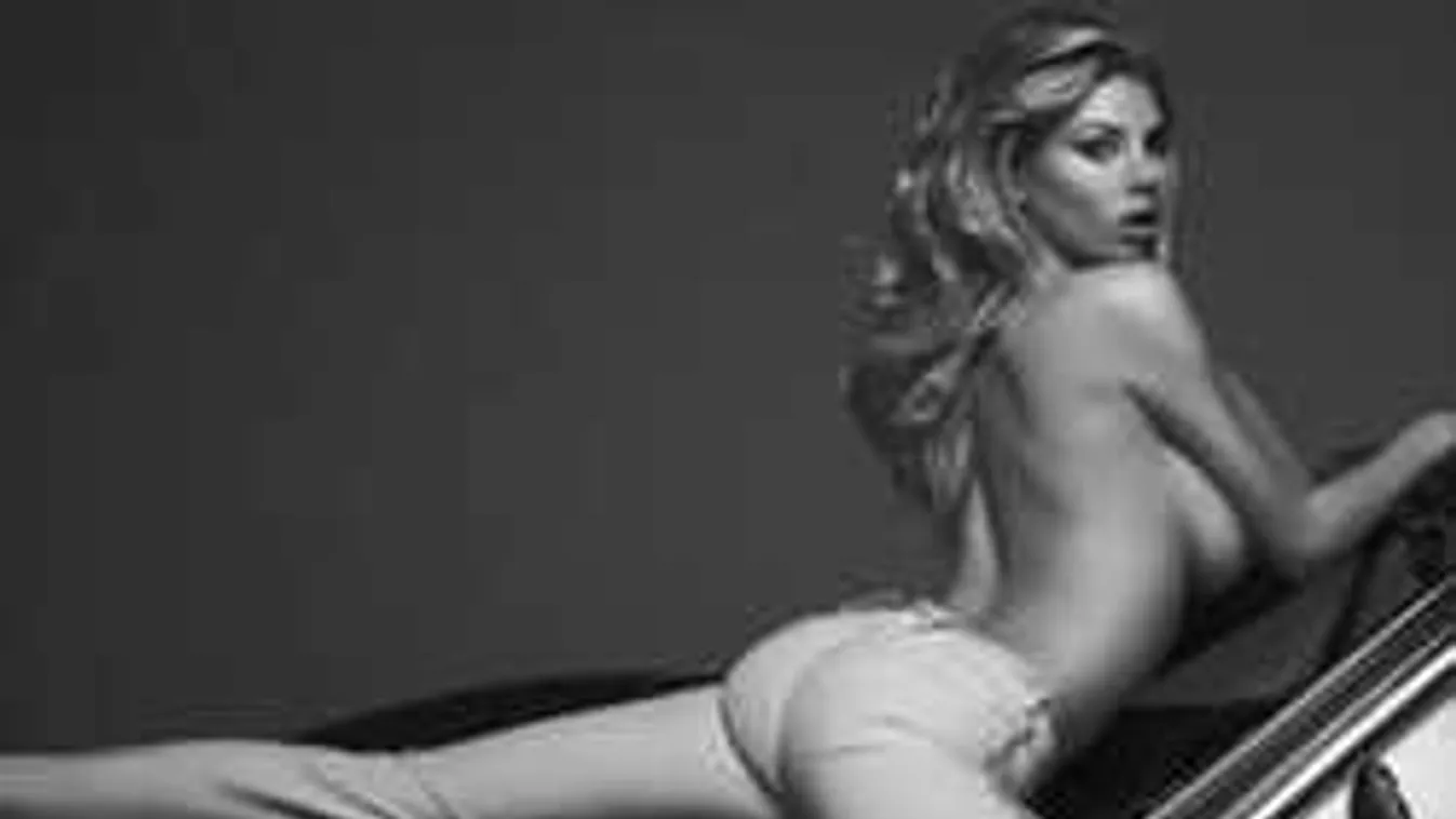 Ráhasalt a szélvédőre a szőke szexbomba, nem volt rajta melltartó