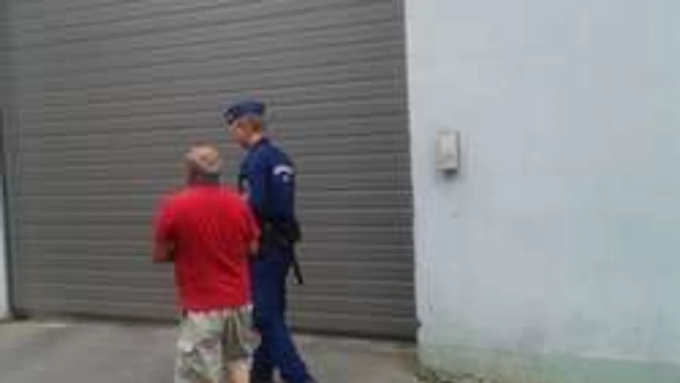 60 éves bácsi verte meg szüleit Albertirsán