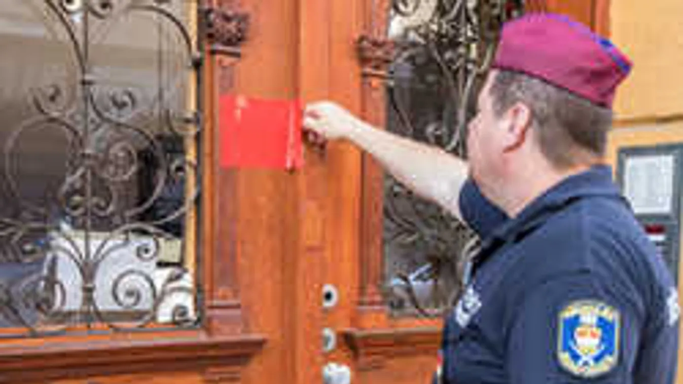 Friss fotók a helyszínről, több kerületben evakuáltak a rendőrök