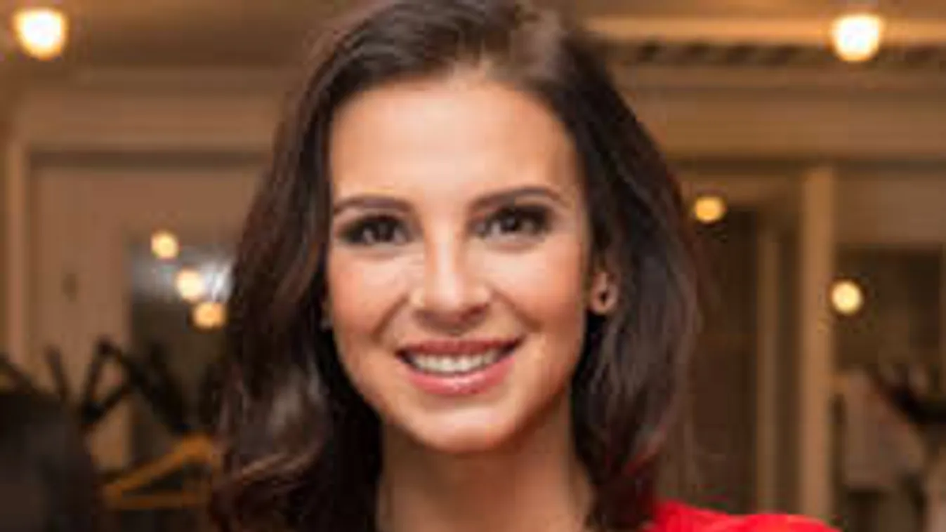 Sarka Kata bikinis fotóján dögösebb, mint valaha!