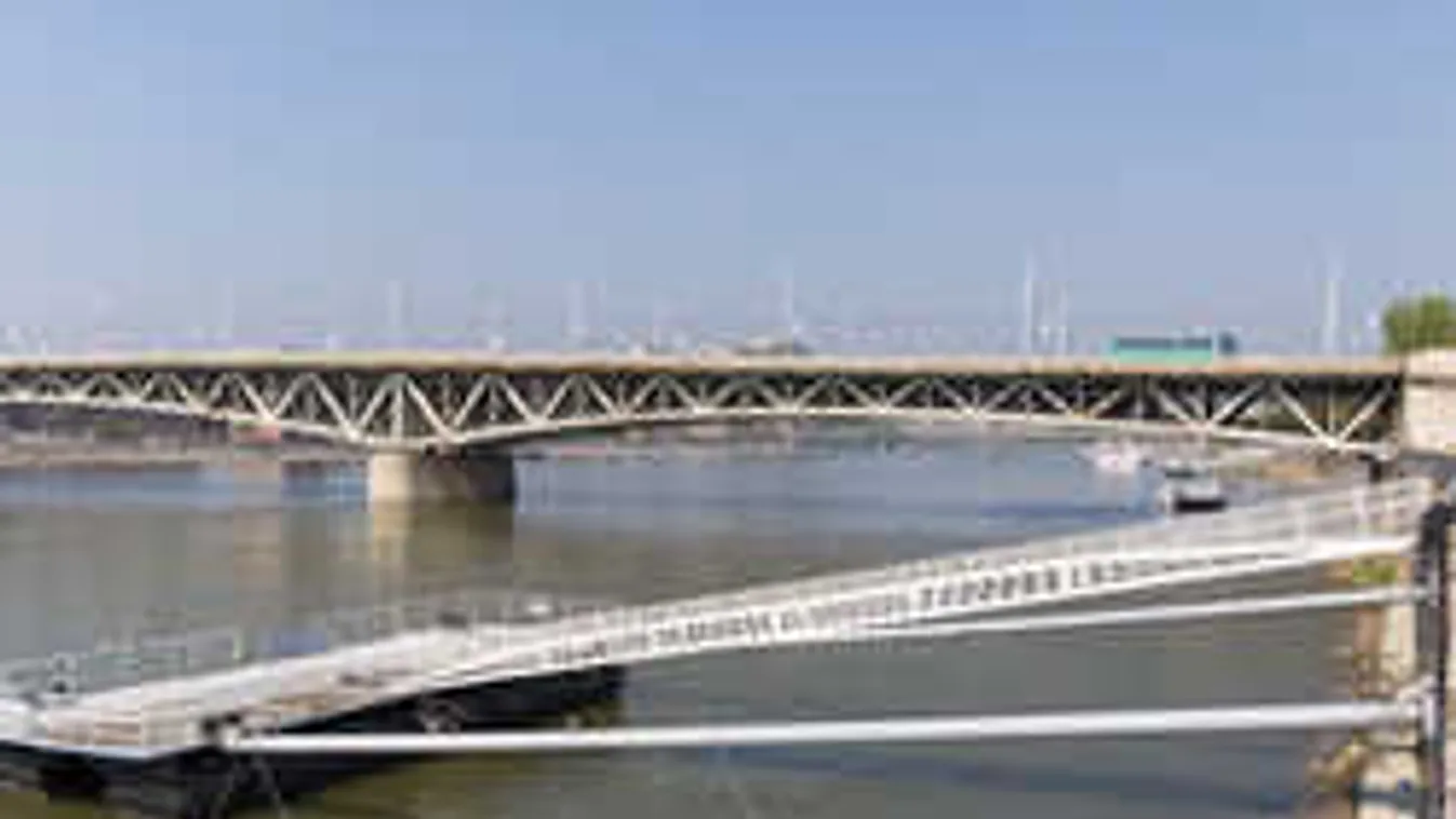 Meglepő szabálysértésért büntethetik a Petőfi hídról ugró férfit