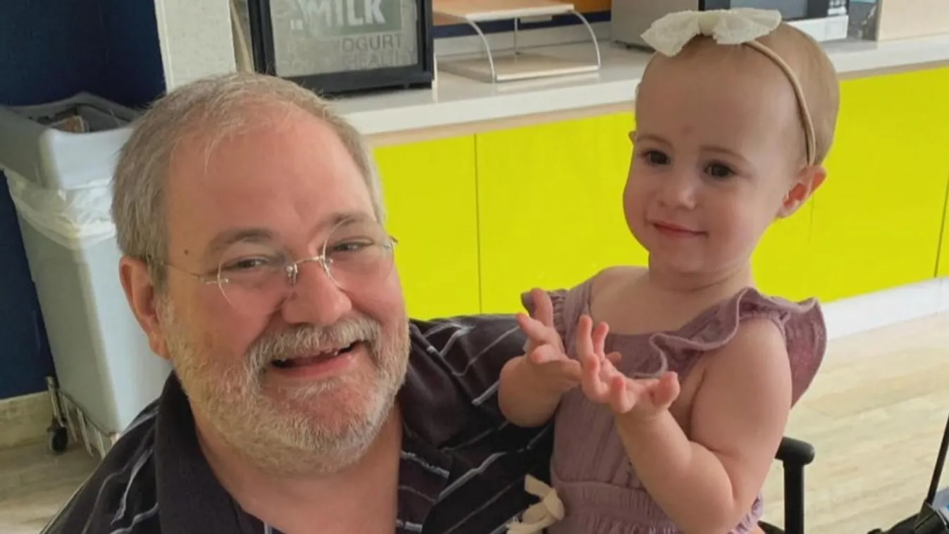 Az édesanyja szeme láttára zuhant a halálba egy 18 hónapos kislány, a papája elejtette