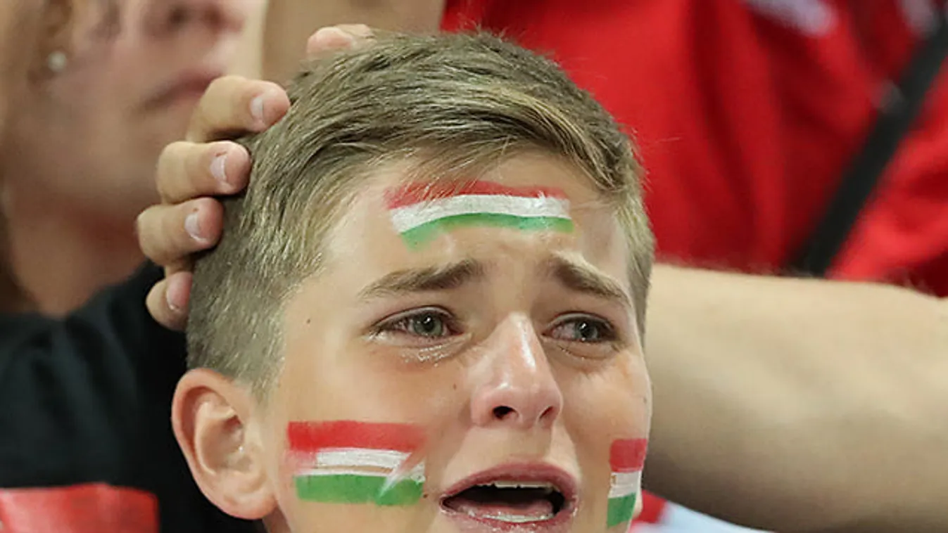 Öt év után fotózták le az angyalarcú magyar kisfiút, akit szívébe zárt Európa