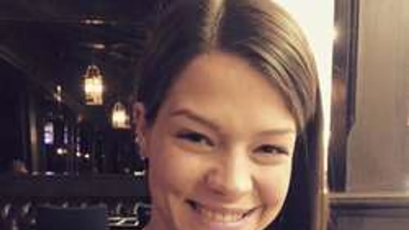 Kollégájával vigasztalódik a lagzija előtt szakító magyar énekesnő!