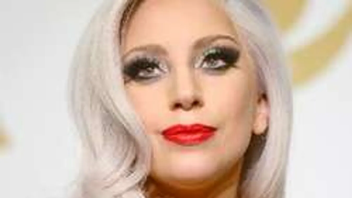 Botrányos fellépés: Kiestek a színpadon a világsztár mellei!