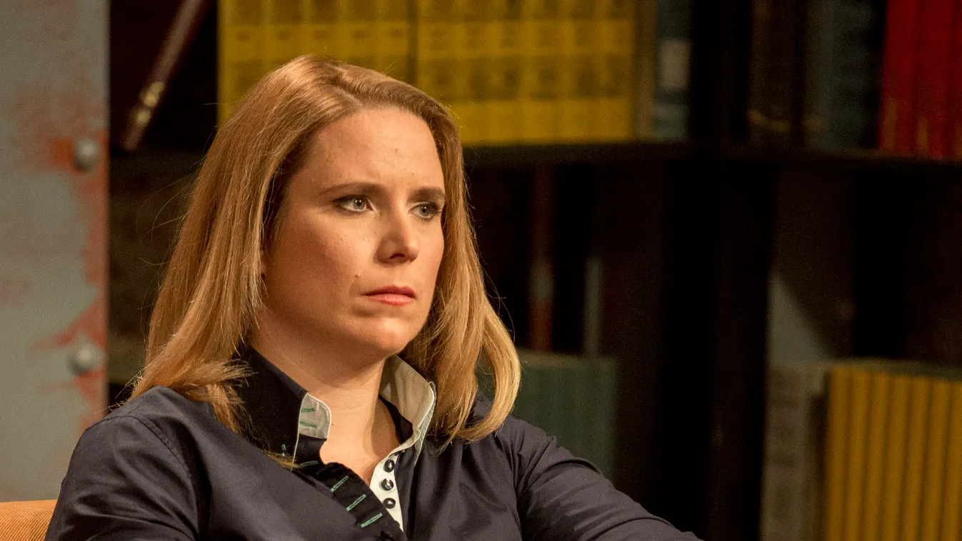 Emberi leleményesség: így érintkezik édesanyjával a járvány alatt a magyar sztár