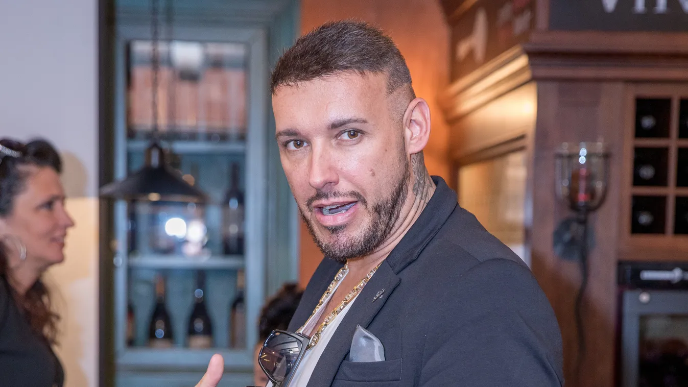 Kiakadtak a rajongók Jollyra: felháborító, amit Suzyval tett