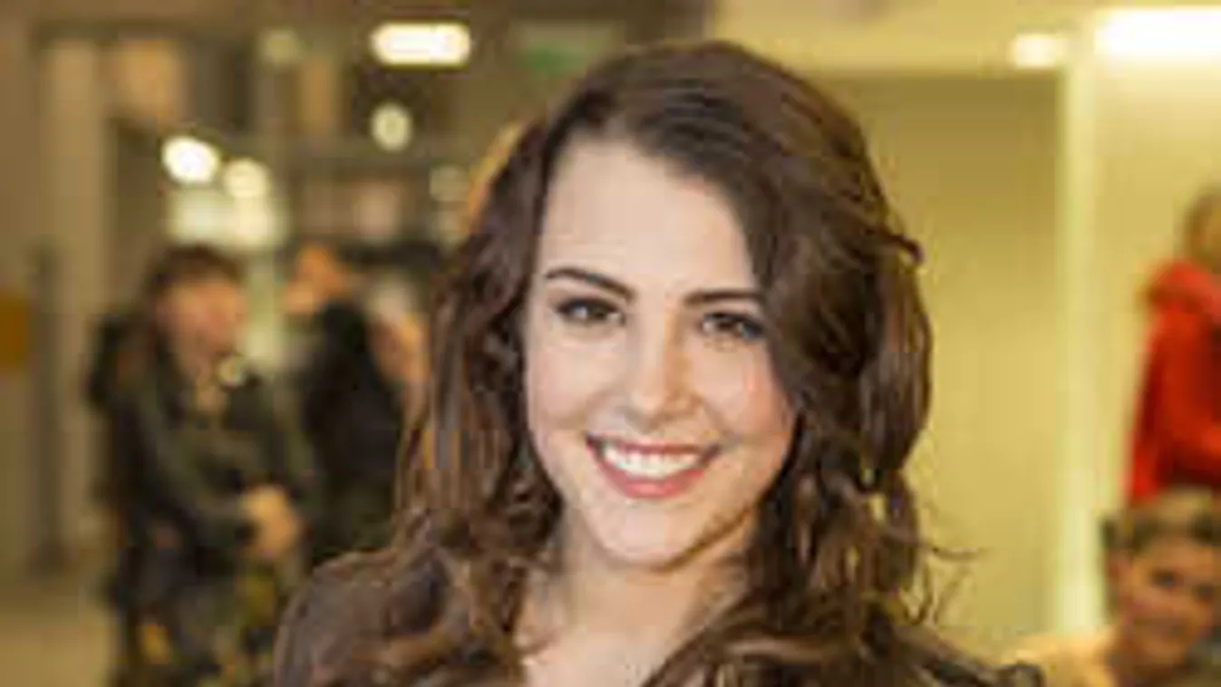 Izgató látvány, zavarba ejtő fotó készült Tóth Andi tangás fenekéről!