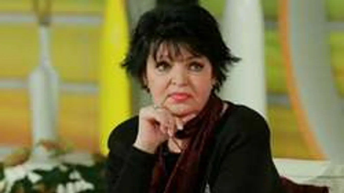 Ezt művelték a temetőben Mary Zsuzsi milliós síremlékével!