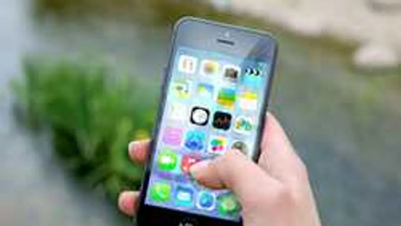 Már a kétéveseket is megbetegítik az okostelefonok