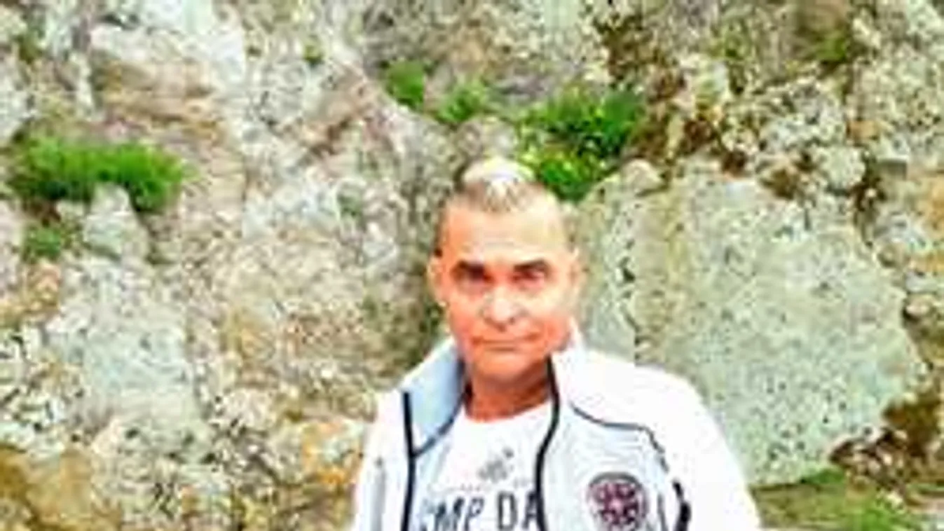 Áll a bál: nyilvánosan esett egymásnak a két magyar sztárénekes