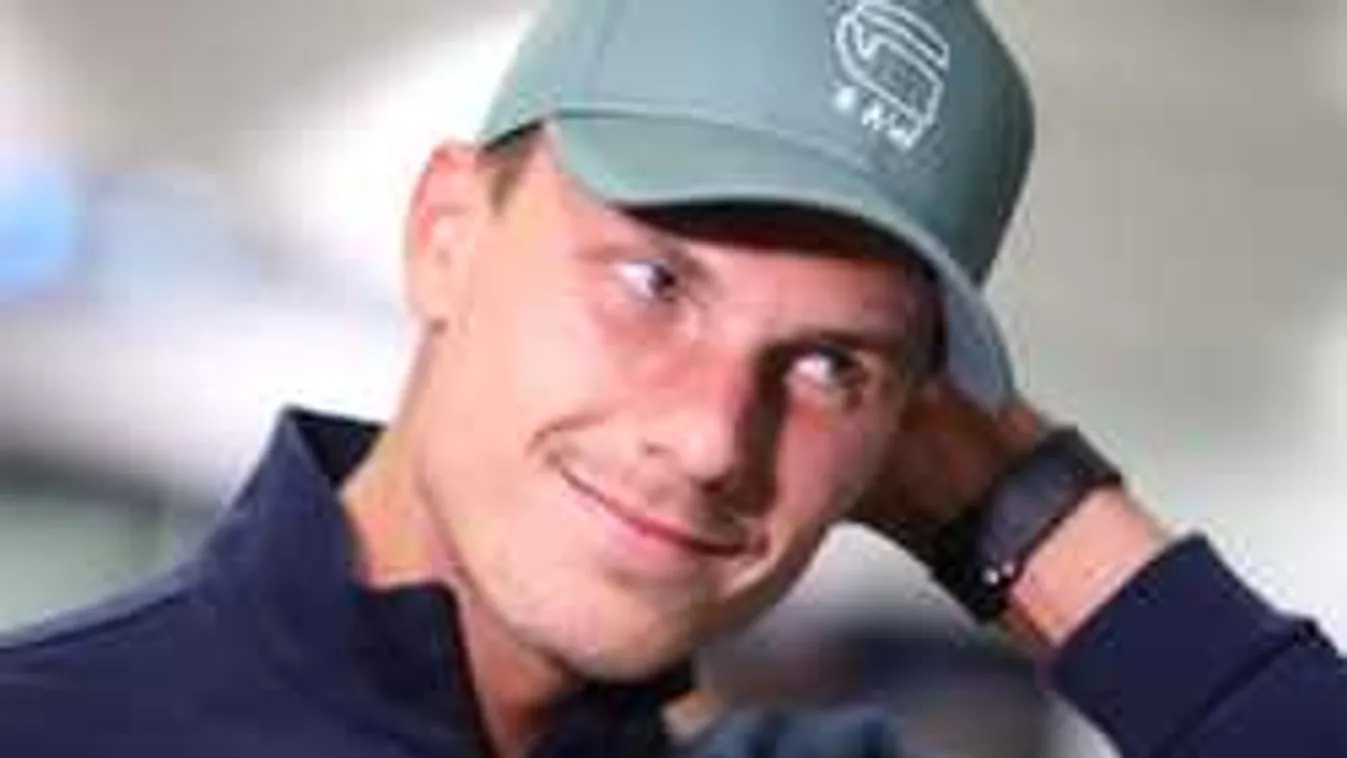 Így érkezett haza a teniszhős Fucsovics, friss fotók