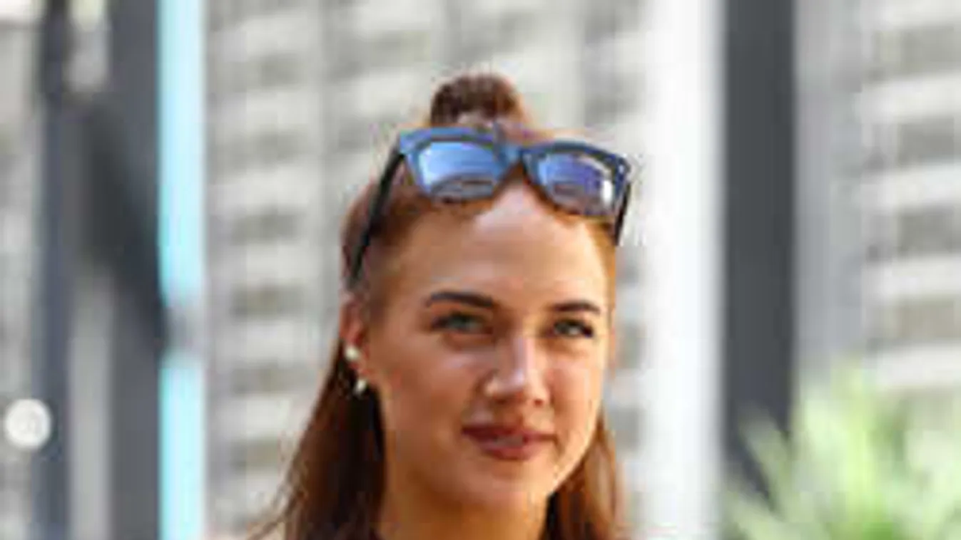 Nem múlhat el ez  a nap sem Tóth Gabi szexi dekoltázsa nélkül