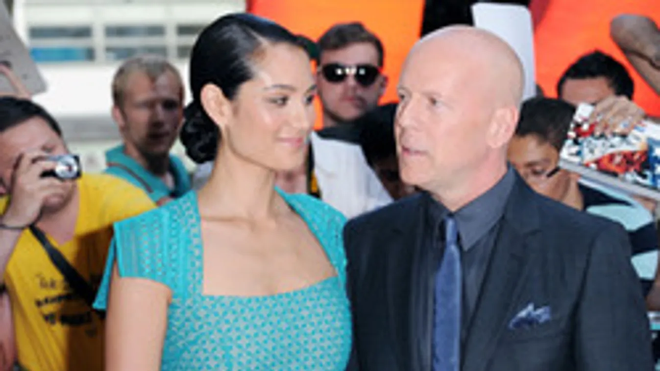 Red 2 - European Premiere - Red Carpet Arrivals