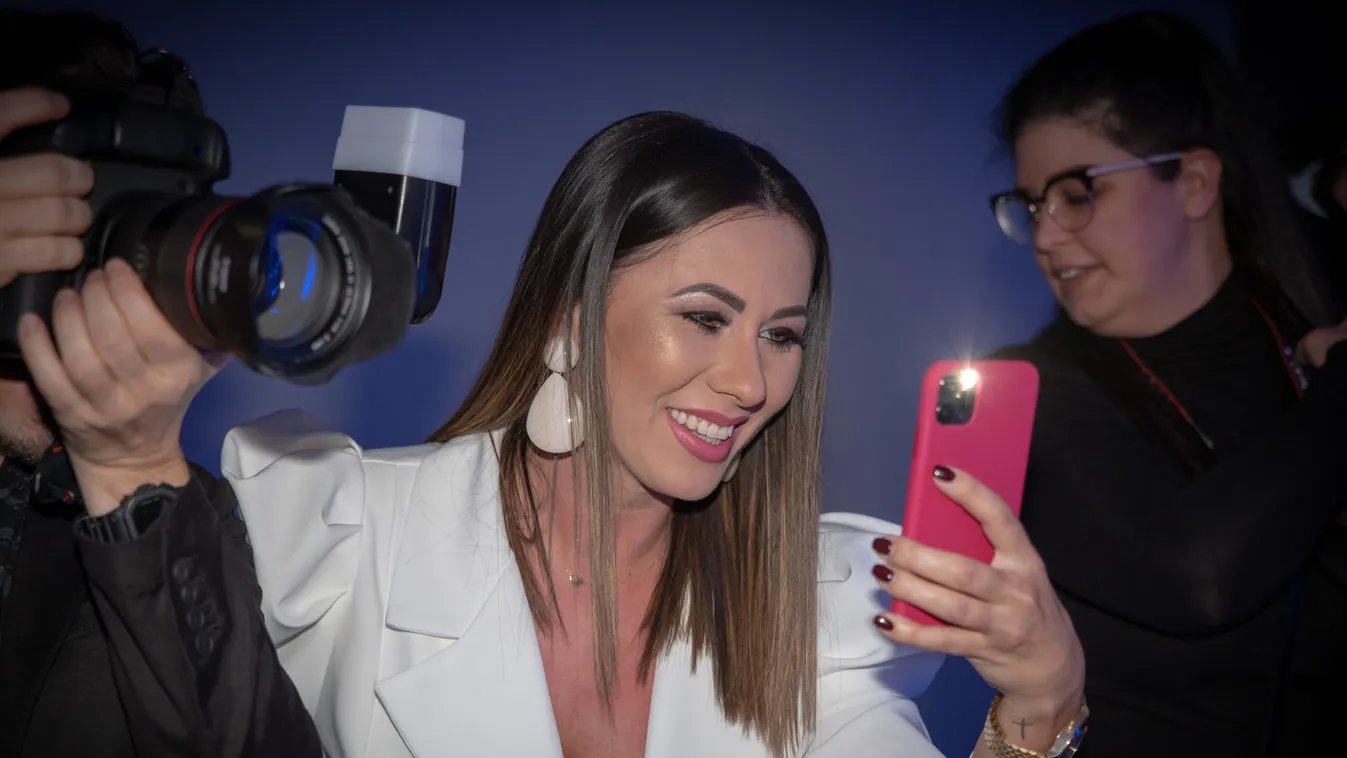 Örömteli hírt jelentett be: elképesztő felkérést kapott a magyar sztár