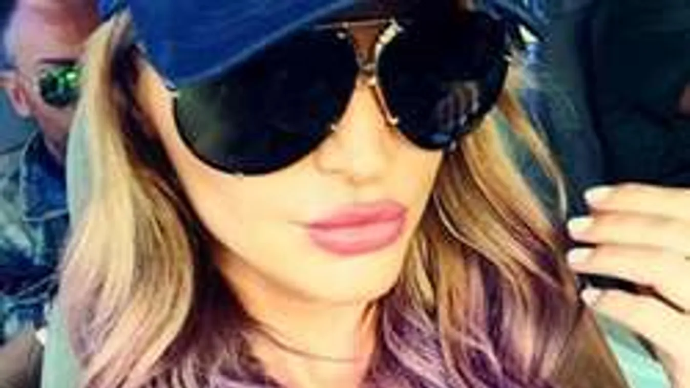 Zimány Linda milliós táskára licitált