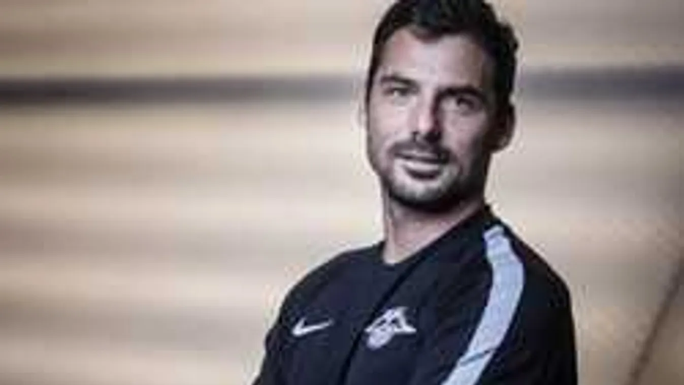 Most jött a bombahír, magyar fociedző tart a világ egyik legjobb klubjához