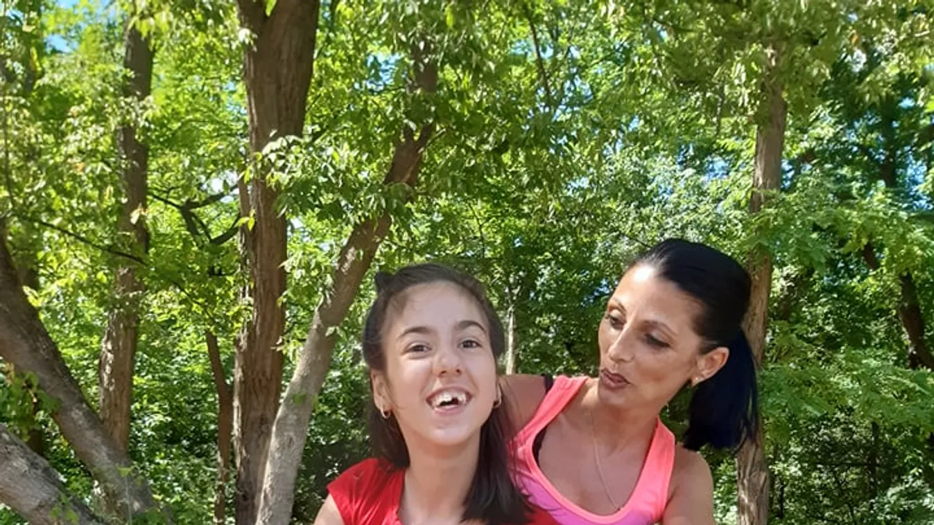 Zokogva mesélt az édesanya Szintiáról: Kétszer is meghalt a kezemben