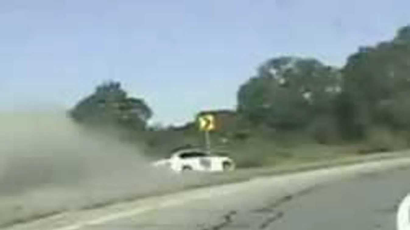 Hatalmas balesetbe torkollt a rendőrségi üldözés! - videó