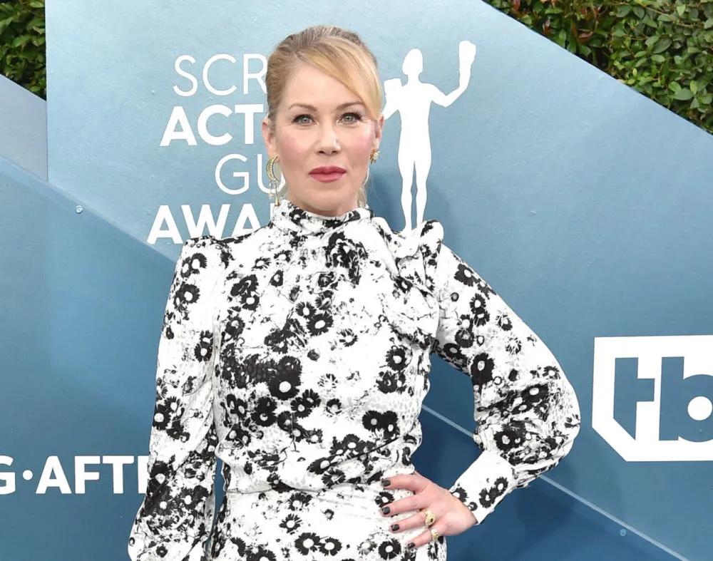 Christina Applegate rejtélyes okokból kórházba került