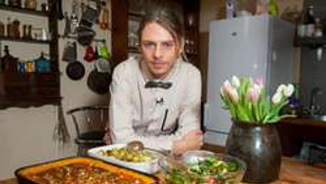 Hoppá! Ilyen képre nem számítottunk a meleg magyar tévéstől!