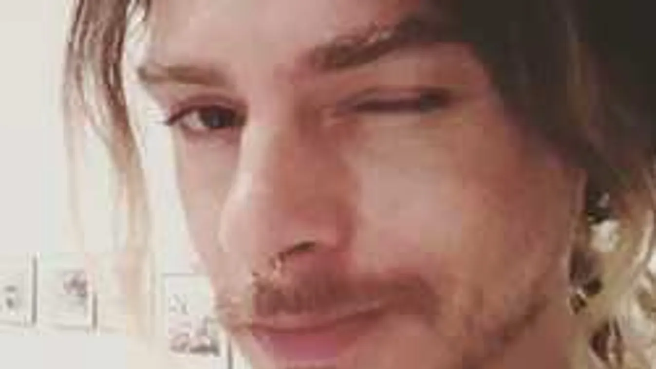 Egy életre magán viseli szerelme jelképét a magyar sztár