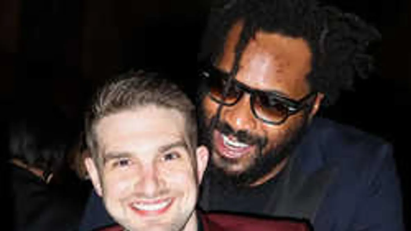 Soros ismét Pestre küldte a fiát, Alex hozza a legjobb barátját is: Szilveszteri coming out