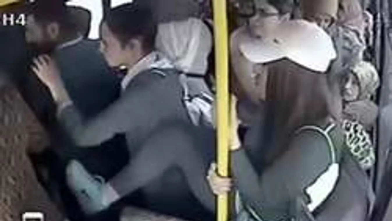 Így alázták meg a férfiasságát buszon mutogató férfit