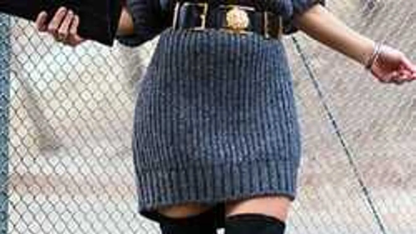 Õrületes szexi combokat villantanak ebben a ruhában télen a nők