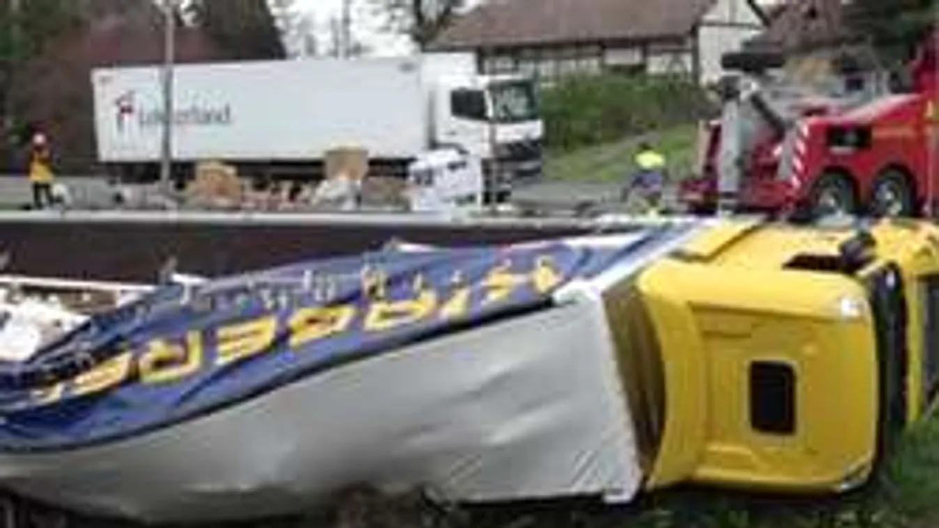 Infarktust kapott Kőszegnél a sofőr, patakba borult a kamion!