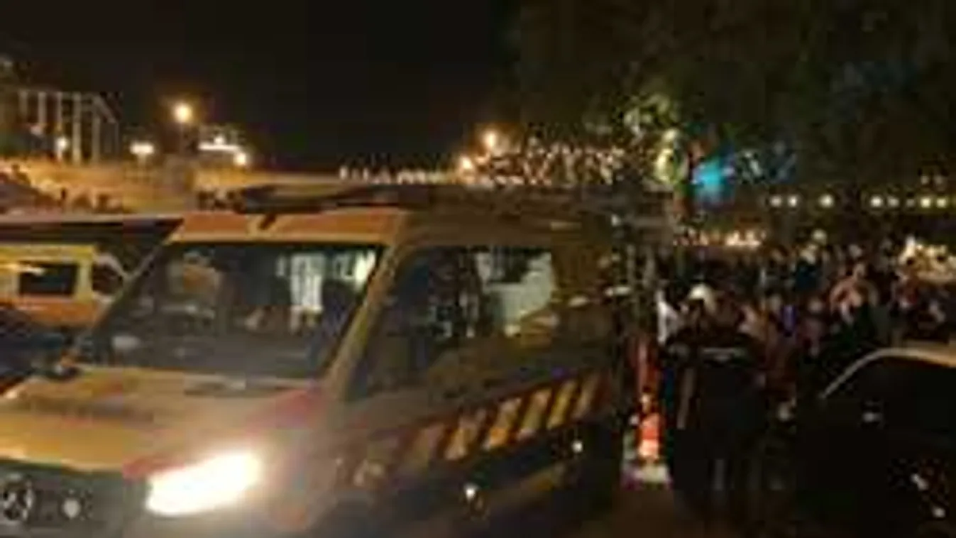 Újabb részletek a Lánchídnál lezuhant fiatalokról, ezt mondja a szemtanú