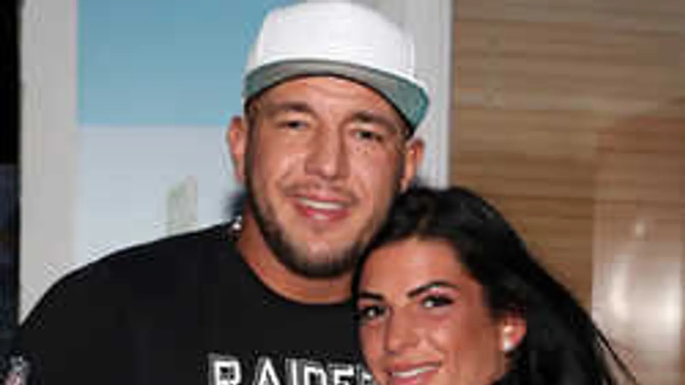 Mindenórás Curtis felesége: bármikor világra jöhet a pici