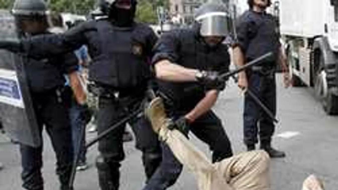 Így verte szét a rendőrség a függetlenedési választást Barcelonában! - videó