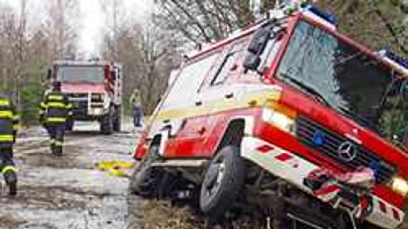 Totális káosz a Tátrában: a kiérkező tűzoltók is az árokban landoltak