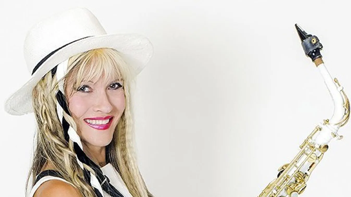 Súlyos balesetet szenvedett a magyar énekesnő, másfél métert zuhant