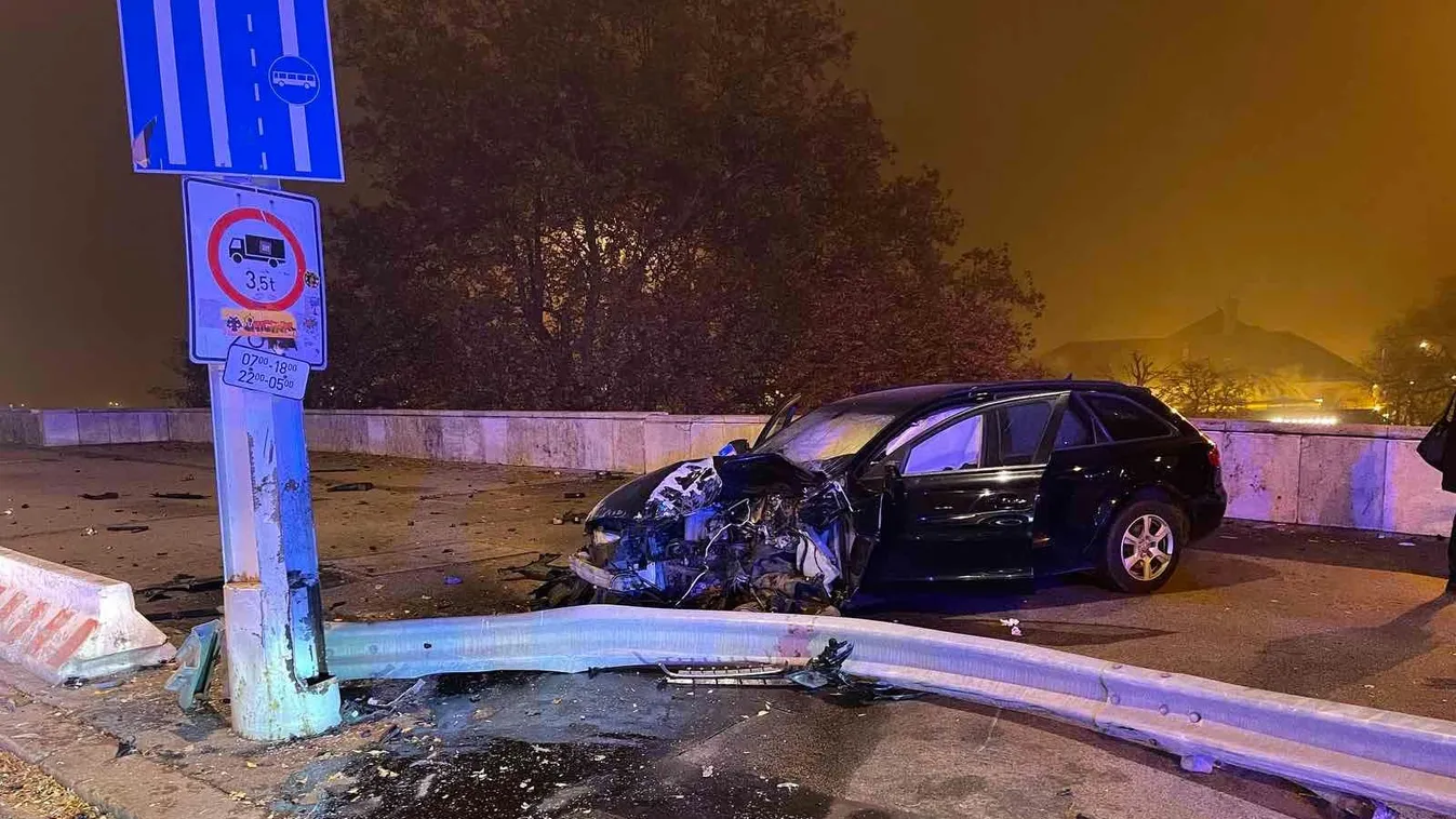 Nem tudta bevenni a kanyart a kocsi az Erzsébet hídnál, ketten a kórházban kötöttek ki – Brutális fotók