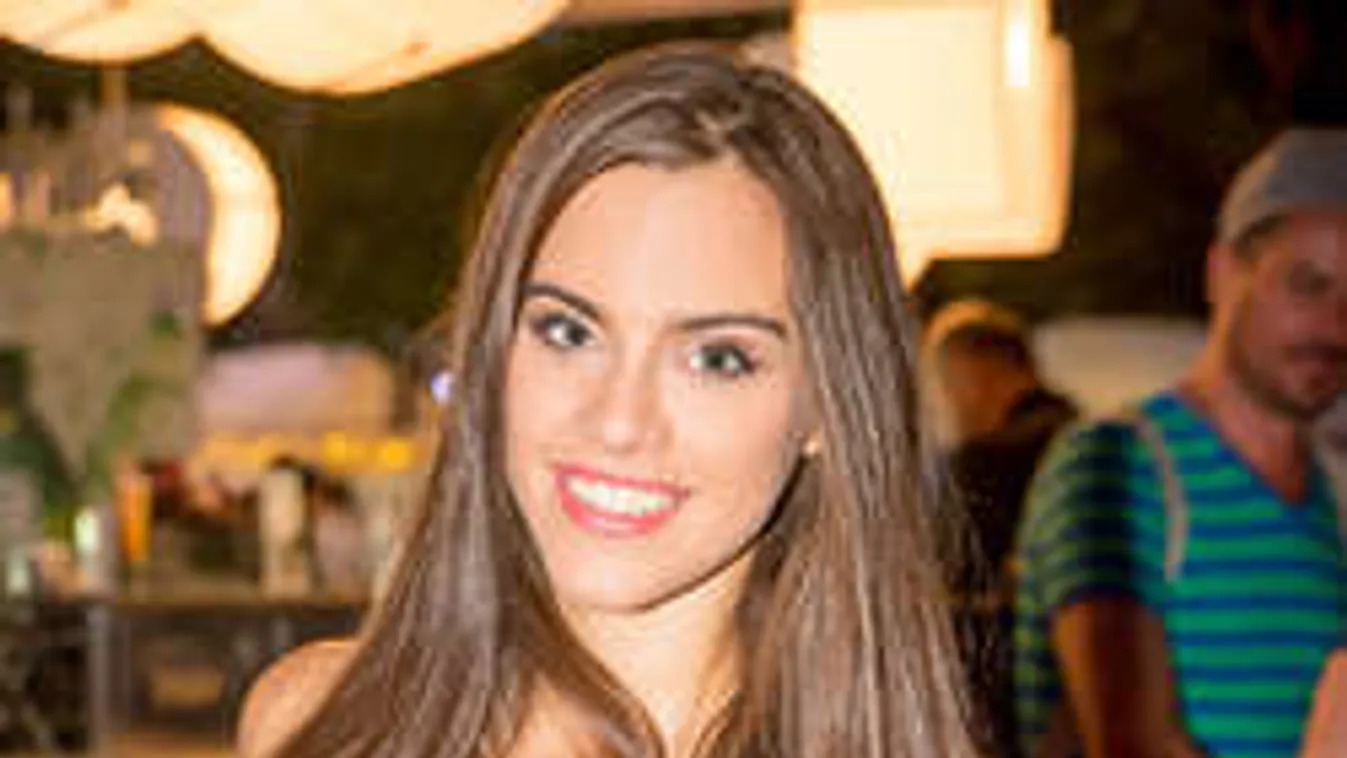 Apró nadrágban villantott érzéki combot a magyar szépségkirálynő!