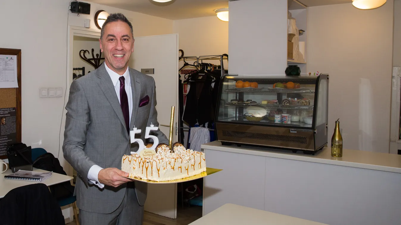 Kollégái lepték meg a születésnapos Csonka Andrást