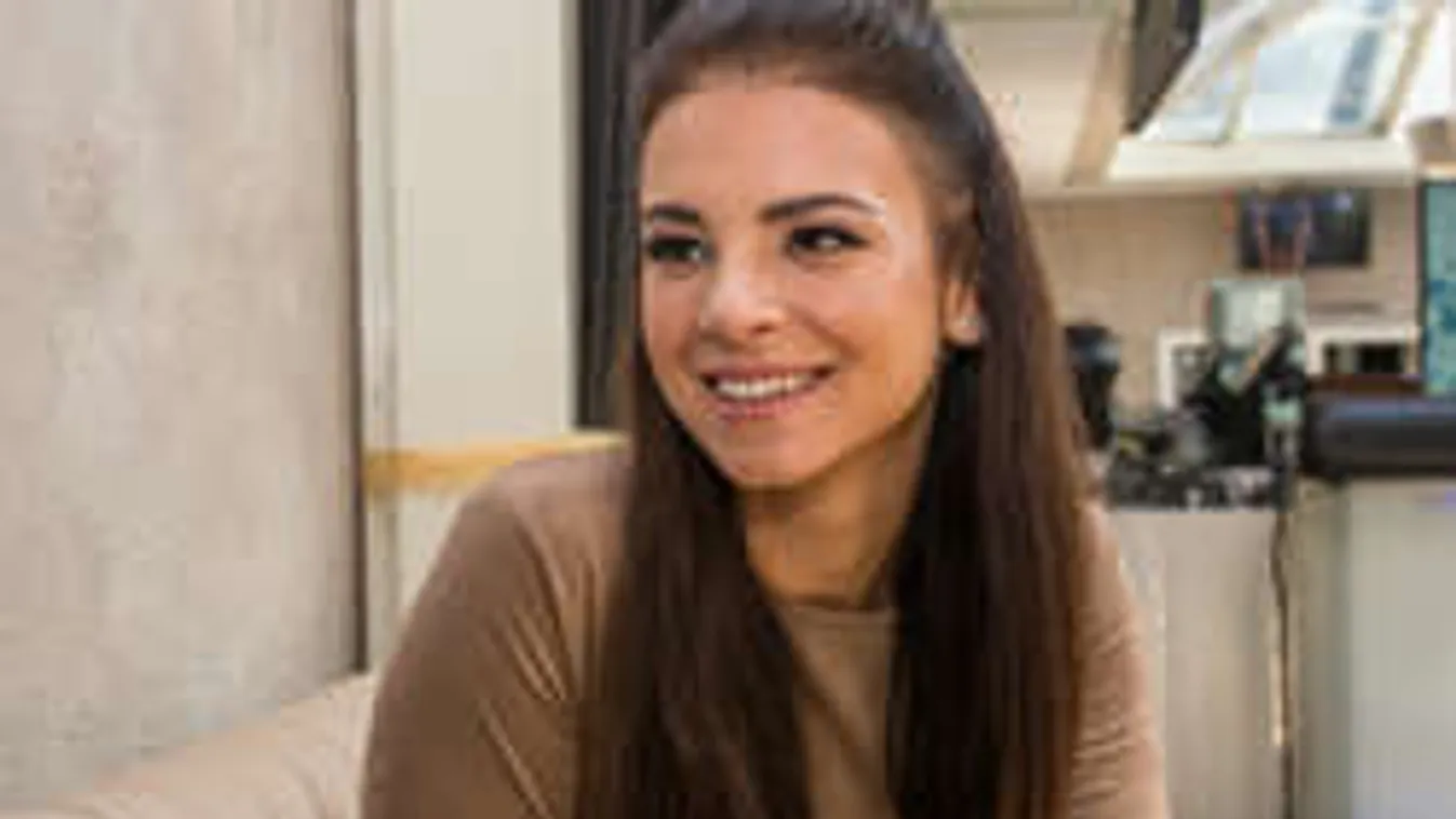 Soha nem látott szexi fotó a tini Sarka Katáról