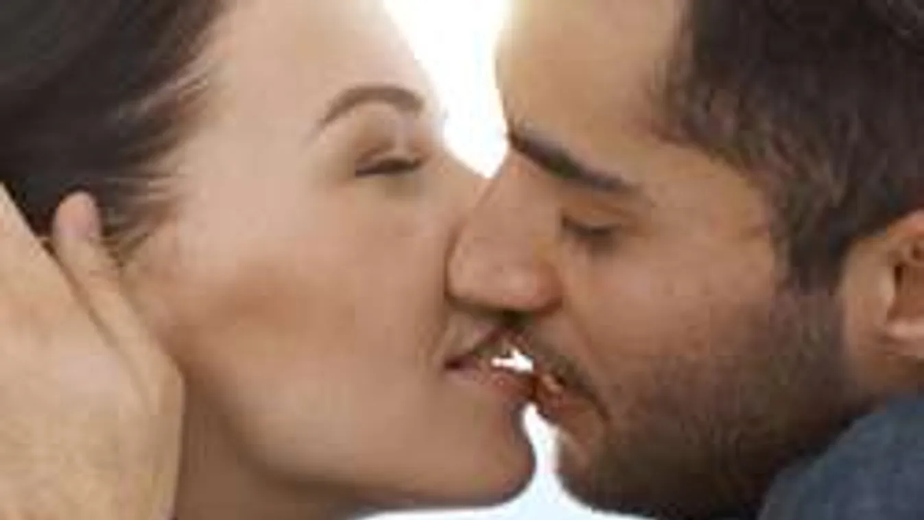 Végre kiderült: ezért csukjuk le a szemünk vad csókolózás közben