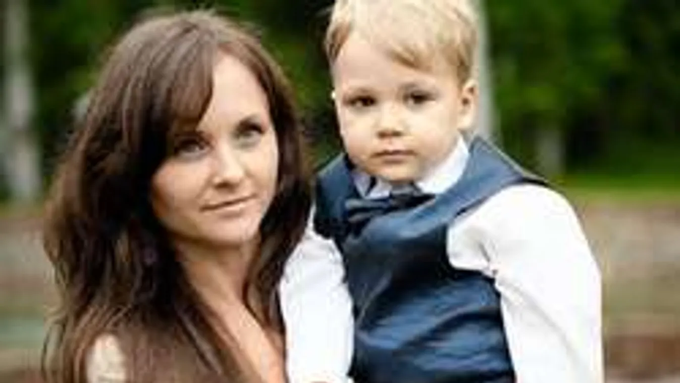 Gyermekét átölelve ugrott a halálba az összetört családanya!