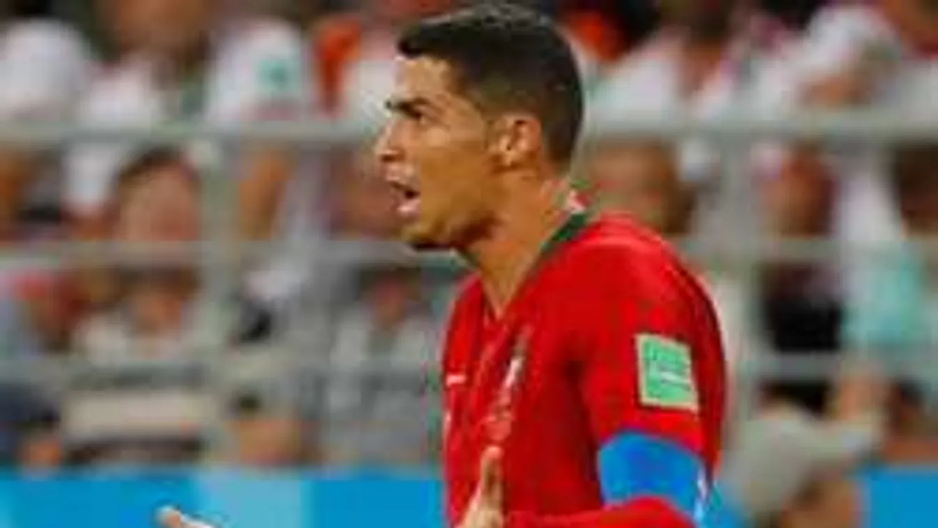 Ronaldónak minden szabad? Nem érti a bírót a sztáredző
