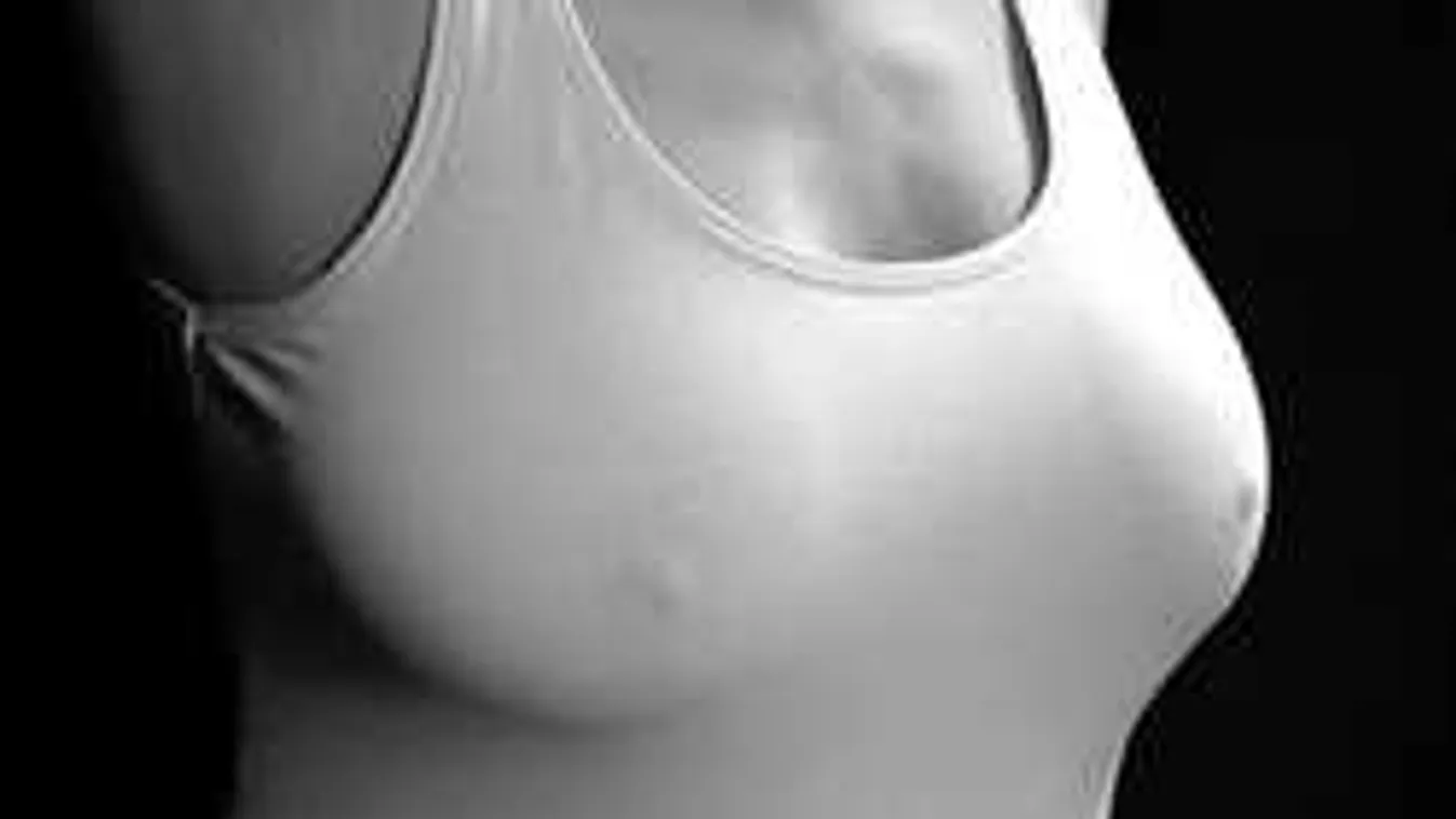 Átdöfik a mellbimbói a híres énekesnő topját