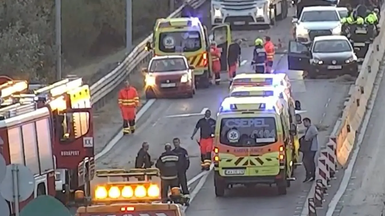 Hatalmas erőkkel vonultak ki a mentők: nyolc autó karambolozott az M5-ös autópályán – Videó