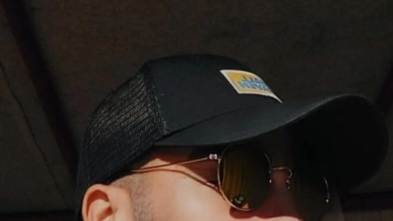 Kállay-Saunders ontja az új dalokat