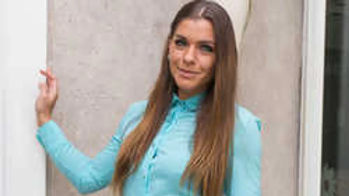 Hoppá, zuhanyzóból posztolt a szexi magyar sztárénekesnő